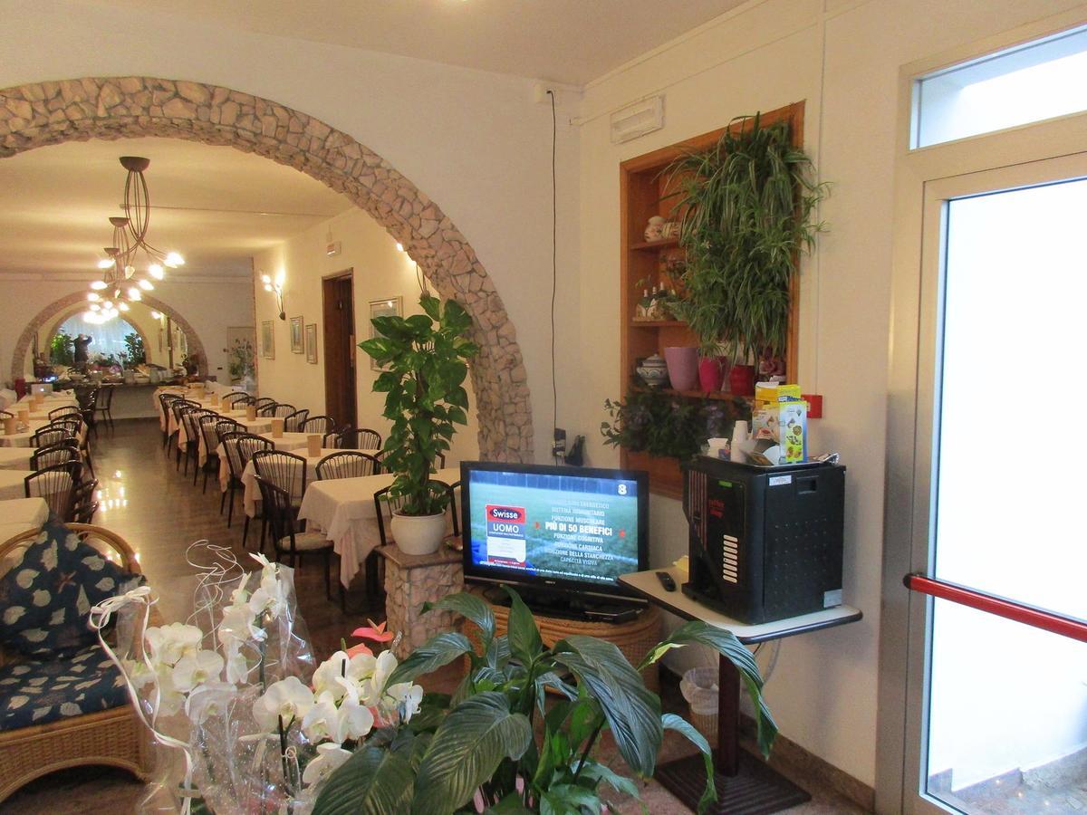 Hotel Pensione Ornella Cesenatico Exteriör bild