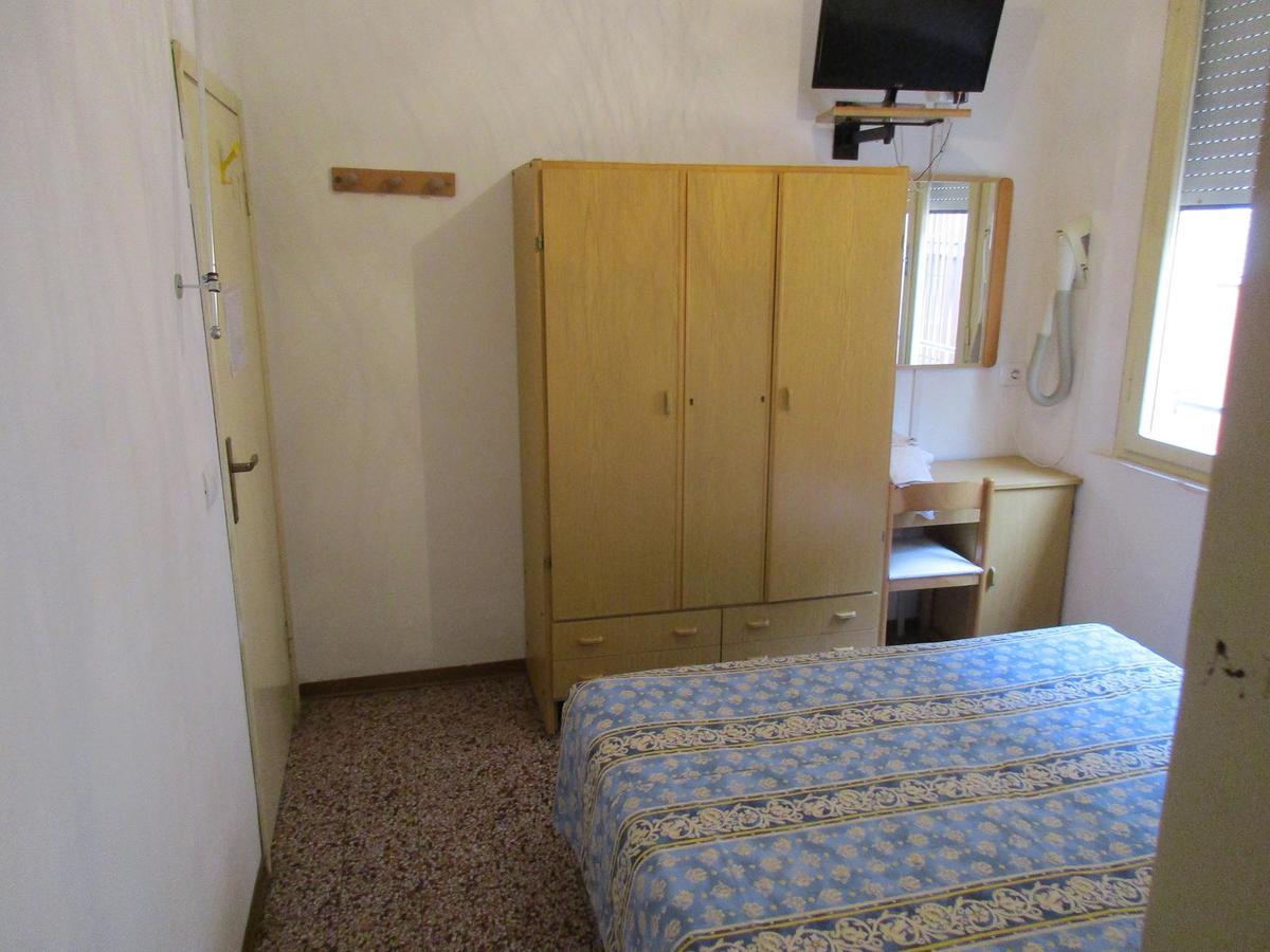 Hotel Pensione Ornella Cesenatico Exteriör bild